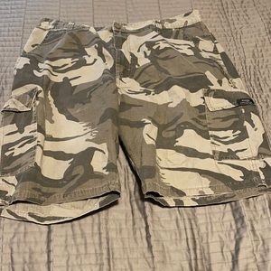 Wrangler Cargo Camo Shorts 38